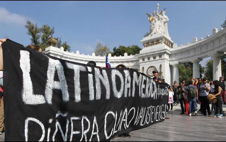 Los chilenos que residen en México apelaron a la solidaridad para protestar y exigir el cese a la violencia en la nación sudamericana. EFE/M. Guzmán
