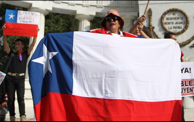 Los chilenos que residen en México apelaron a la solidaridad para protestar y exigir el cese a la violencia en la nación sudamericana. EFE/M. Guzmán