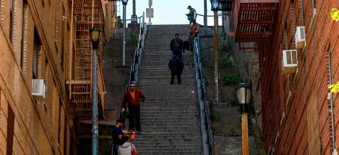 Aunque muchos vecinos se muestran incómodos con el incremento de los visitantes, otros consideran que esto puede ser positivo para el Bronx. AFP/D. Emmert