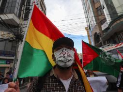 Universitarios y vecinos de la ciudad de El Alto marchan en contra de la reelección del presidente boliviano, Evo Morales, este jueves, en La Paz. EFE/M. Alipaz