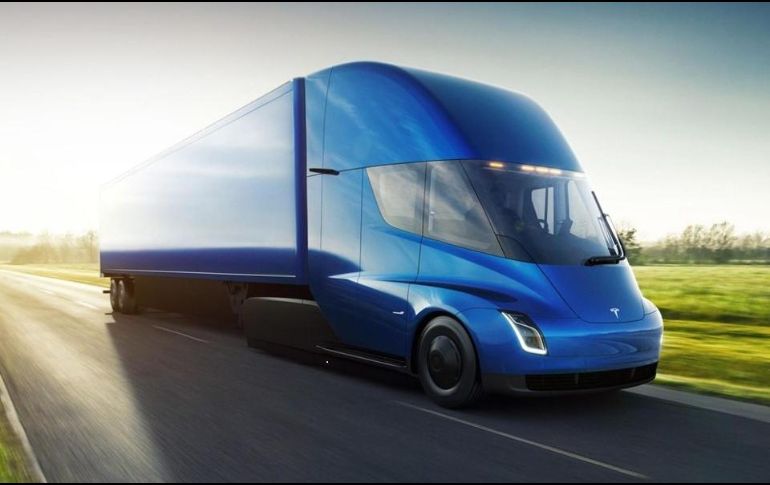 El Tesla Semi ya tiene miles de reservas de compañías que quieren mostrar su compromiso con el medio ambiente. ESPECIAL