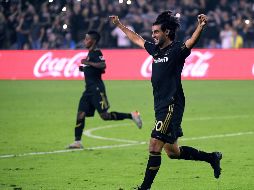 El delantero mexicano anotó el jueves en dos ocasiones y sumó una asistencia en el triunfo de su equipo ante el Galaxy. AFP/H, How