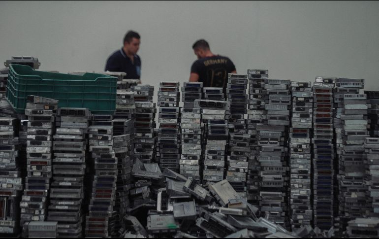 La Fiscalía tampoco ha avanzado en la identificación de los 13 mil 808 dispositivos asegurados. EL INFORMADOR/Archivo