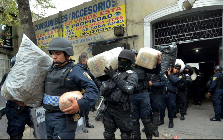 Peritos expertos en antropología, criminalística, fotografía, genética y medicina realizan las indagatorias pertinentes sobre los restos óseos. EFE/ARCHIVO