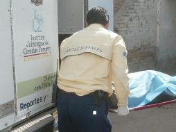 Personal del Servicio Médico Forense se hizo cargo del levantamiento de los cuerpos. EL INFORMADOR/ARCHIVO