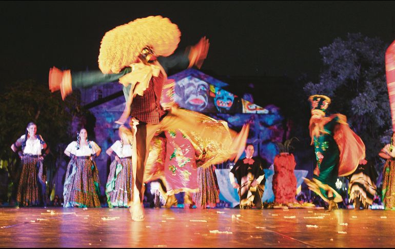 En total, 117 artistas nutrieron el show principal en el escenario montado en la Plaza de la Liberación. EL INFORMADOR / A. Camacho