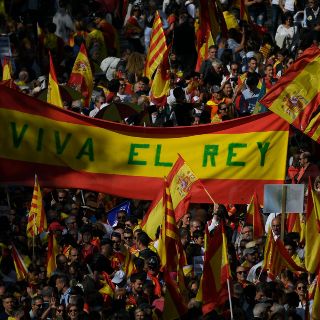Miles marchan en Barcelona en contra del separatismo
