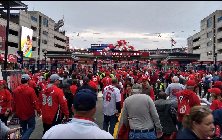 Cada que los “Nats” disputan un encuentro trascendental, la capital del país se viste con los colores de la novena. EL INFORMADOR / F. Romero
