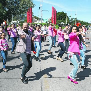 Baile con causa rosa