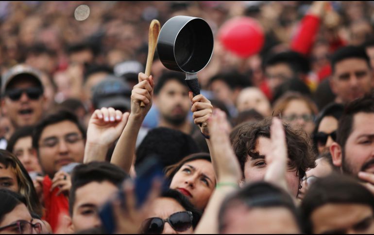 A pesar de que se esperaban los cambio en el gabinete,  organizaciones sociales volvieron a llamar a manifestarse. AP/ARCHIVO