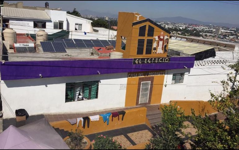 En uno de los hechos, sujetos sometieron al padre a golpes, apuntándole con la pistola y luego se dirigieron a una de las habitaciones, donde dieron con un sobre de dinero con la cantidad de 20 mil pesos. FACEBOOK / El Refugio Casa Del Migrante