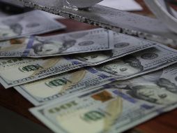 El billete verde se compró en un mínimo de 18.38 pesos en sucursales capitalinas. EL INFORMADOR/ARCHIVO