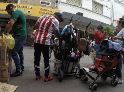 En julio, este medio dio a conocer que el ambulantaje que opera en el centro de Guadalajara había evadido pagar hasta 32 millones de pesos en multas impuestas por el Ayuntamiento por operar de manera irregular. EL INFORMADOR/ ARCHIVO