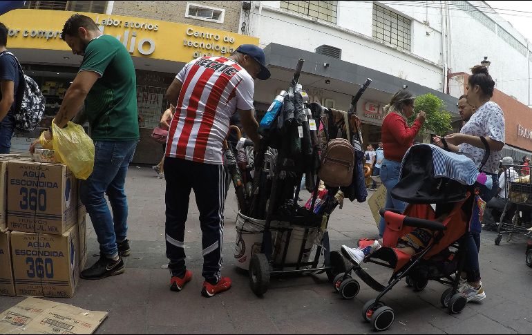 En julio, este medio dio a conocer que el ambulantaje que opera en el centro de Guadalajara había evadido pagar hasta 32 millones de pesos en multas impuestas por el Ayuntamiento por operar de manera irregular. EL INFORMADOR/ ARCHIVO