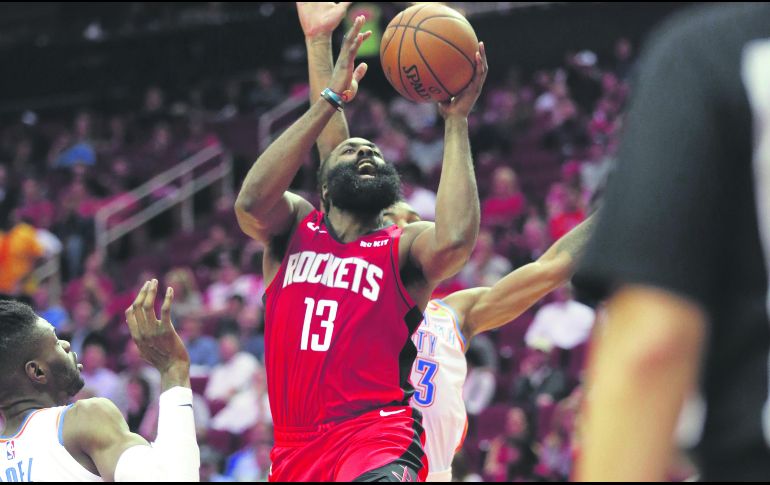 James Harden encestó 40 puntos anoche. AFP / B. Levey