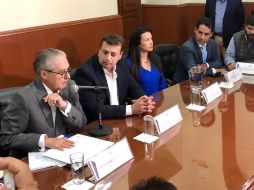 El secretario general, Enrique Ibarra, acudió al Poder Legislativo a entregar el oficio donde manifiesta la intención del gobernador de asistir a sesión del Congreso. EL INFORMADOR / R. Rivas