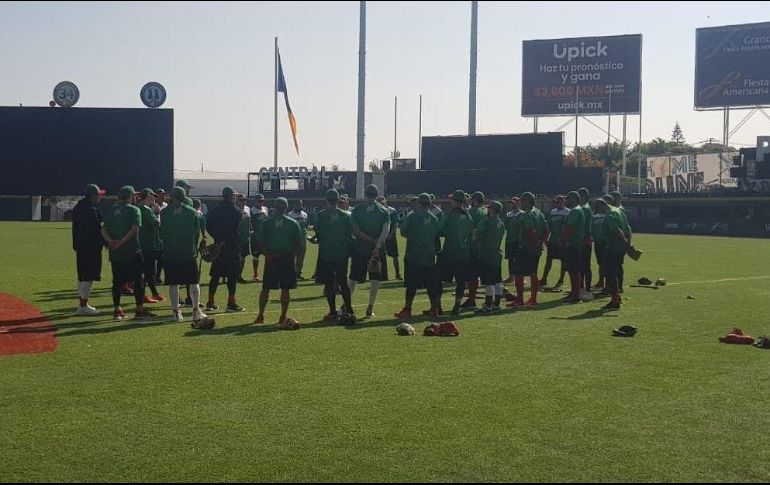 La novena nacional entrena en Zapopan encabezada por el manager Juan Gabriel Castro. TWITTER / @MexicoBeis