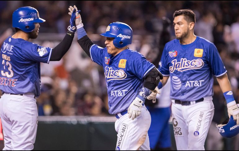El equipo de Jalisco se quedó con la serie en casa dos juegos por uno, y se mantiene en la pelea palmo a palmo con los Tomateros de Culiacán. TWITTER / @charrosbeisbol