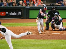 Adam Eaton conectó cuadrangular solitario en el quinto rollo ante Justin Verlander, para colaborar a la victoria de los Nacionales en el sexto juego de la Serie Mundial. AFP