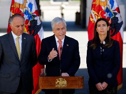 Piñera (centro) asegura que tomaron la decisión 