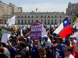 Las marchas contra las medidas económicas del Gobierno de Sebastián Piñera continuaron ayer en Santiago. AP/R. Abd