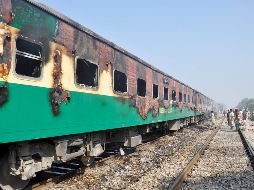 La explosión provocó un incendio en tres vagones cuando el tren estaba cerca de la ciudad de Rahim Yar Khan. AFP/W. Saddique
