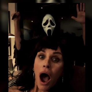 Courteney Cox celebra Halloween con homenaje a "Scream 3"