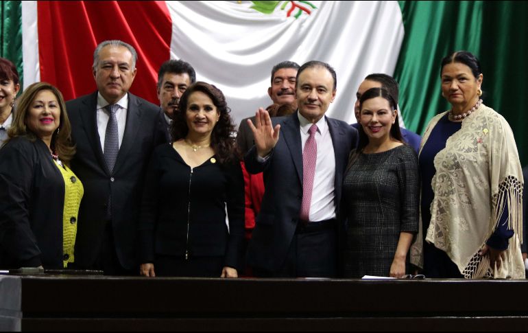 Alfonso Durazo (d) comparece ante la Cámara de Diputados. Lo acompañan Marco Antonio Adame, Dolores Padierna, Laura Rojas, presidenta de Diputados; y Dulce María Sauri. SUN/C. Mejía