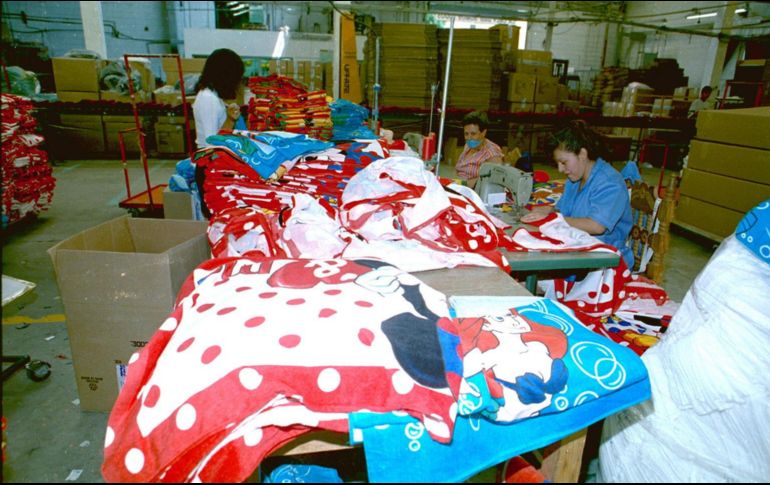 Fábrica de Hilasal en El Salto. La productora de toallas y batas se quedó sin dinero  . EL INFORMADOR/Archivo