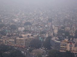 Una capa de esmog cubre este viernes la capital de la India. AFP