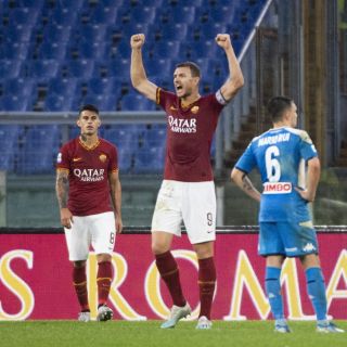 "Chucky" da asistencia, pero Napoli pierde ante Roma