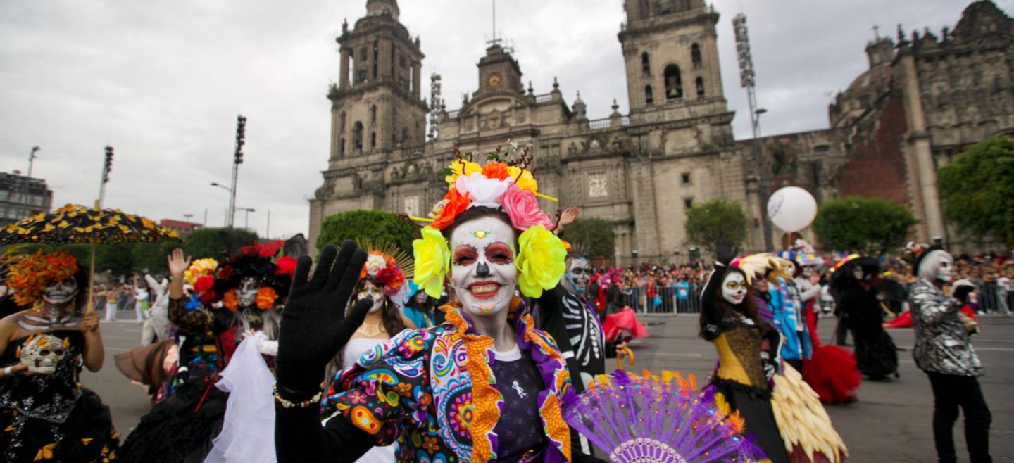 Los contingentes pasaron por la Estela de Luz, la Diana Cazadora, el Ángel de la Independencia, la Glorieta de Colón, la Glorieta de El Caballito y el Hemiciclo a Juárez. SUN/G. Espinosa