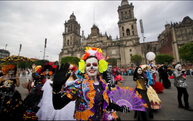 Los contingentes pasaron por la Estela de Luz, la Diana Cazadora, el Ángel de la Independencia, la Glorieta de Colón, la Glorieta de El Caballito y el Hemiciclo a Juárez. SUN/G. Espinosa