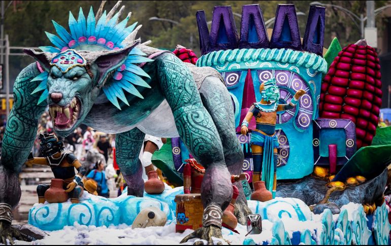 Los contingentes pasaron por la Estela de Luz, la Diana Cazadora, el Ángel de la Independencia, la Glorieta de Colón, la Glorieta de El Caballito y el Hemiciclo a Juárez. NTX/Q. Blanco