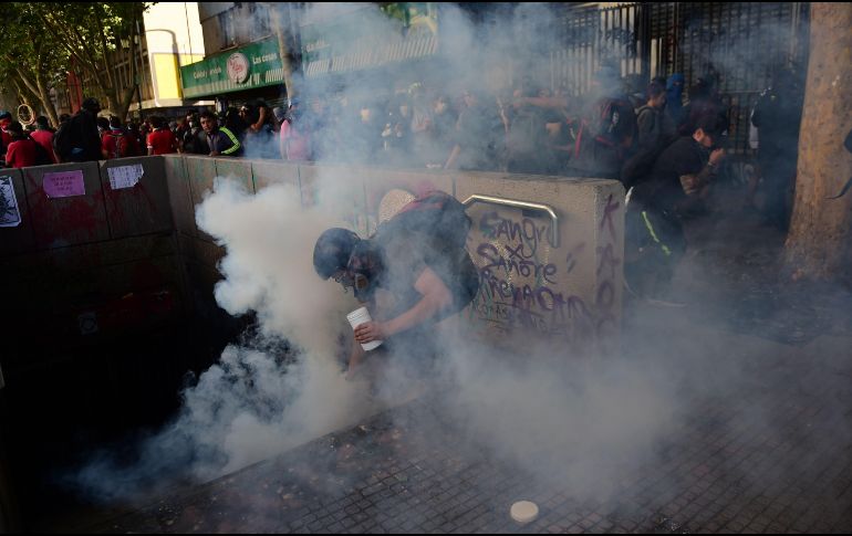 El Instituto Nacional de Derechos Humanos de Chile ha detectado mil 574 heridos en hospitales en los 16 días de protestas y cuatro mil 316 personas detenidas. AFP/M. Bernetti