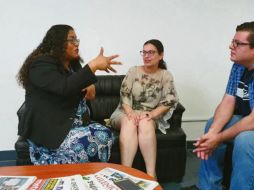 Karina Valadez (izq) es la única con título de Perita en Lengua de Señas Mexicana en Jalisco. EL INFORMADOR/R. Bobadilla