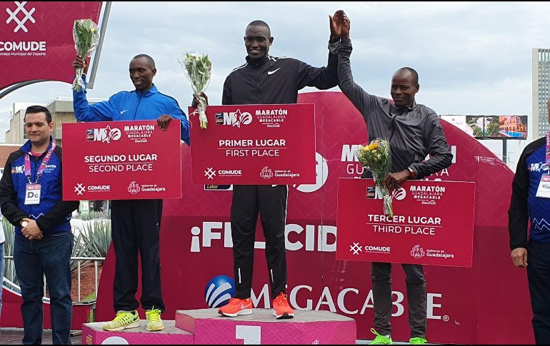 Kiprotich logra llegar en un tiempo de dos horas, catorce minutos y ocho segundos; Mamitu logra el triunfo con dos horas, 33 minutos y nueve segundos. EL INFORMADOR / M. Navarro