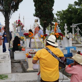 Más de 155 mil visitan panteones de Guadalajara en Día de Muertos