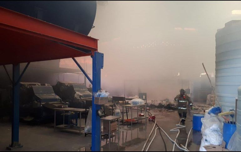 Aunque en un inicio de habló de personas lesionadas por el siniestro, la coordinación municipal informó que nadie resultó herido. ESPECIAL / Bomberos de Zapopan