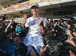 Hamilton logra coronarse por tercer año consecutivo; es su quinto campeonato en las últimas seis temporadas del Gran Circo. EFE / L. Smith