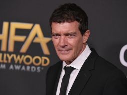 Banderas recibió su galardón de manos de la actriz Dakota Johnson. AP / R. Shotwell