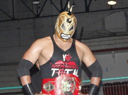 Jorge Medina, nombre verdadero del Corsario de Fuego, fue llevado a bordo de un automóvil particular a un hospital cercano. ESPECIAL