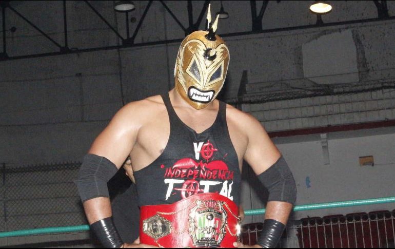 Jorge Medina, nombre verdadero del Corsario de Fuego, fue llevado a bordo de un automóvil particular a un hospital cercano. ESPECIAL