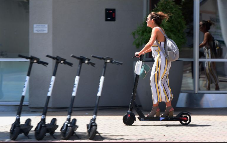 La convocatoria queda abierta para todas las empresas que puedan comprobar su experiencia en la prestación de servicios de scooter y bicicletas sin anclaje. AFP/ ARCHIVO