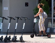 La convocatoria queda abierta para todas las empresas que puedan comprobar su experiencia en la prestación de servicios de scooter y bicicletas sin anclaje. AFP/ ARCHIVO