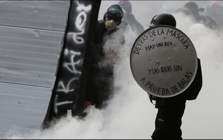 Cientos salieron para mostrar su rechazo a la agenda legislativa anunciada por el presidente chileno, Sebastián Piñera. EFE/E. González