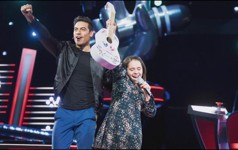 La jalisciense Carla Preciado eligió estar al lado del cantante Carlos Rivera. CORTESÍA