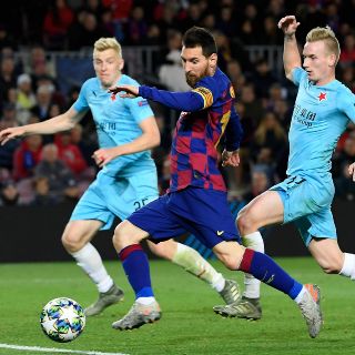 Barcelona empata con un atrevido Slavia de Praga en Champions