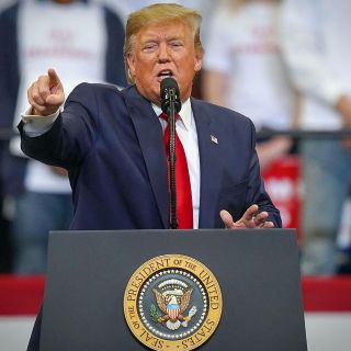 Embajador admite que Trump condicionó ayuda a Ucrania