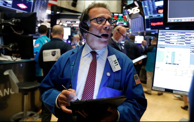 Las pérdidas en los sectores de energía y telecomunicaciones contrarrestaron las ganancias de las empresas del sector salud. AP/R. Drew